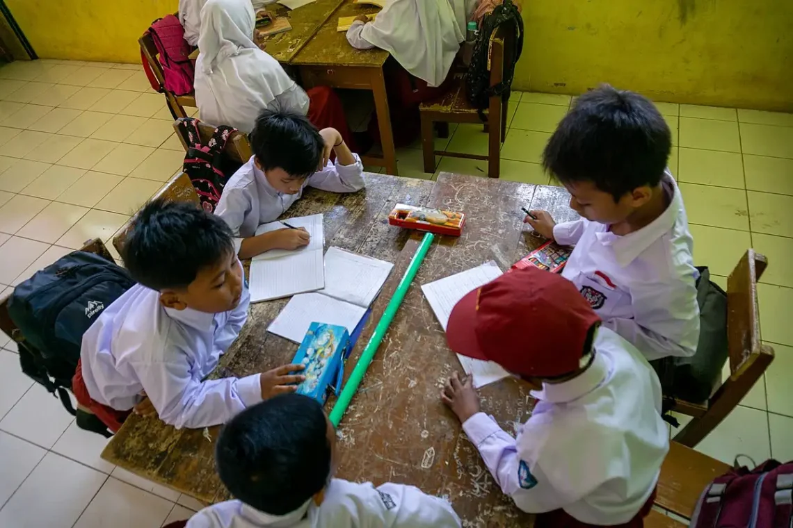 Peran Dana BOS dalam Meringankan Beban Biaya Pendidikan bagi Siswa Tidak Mampu
