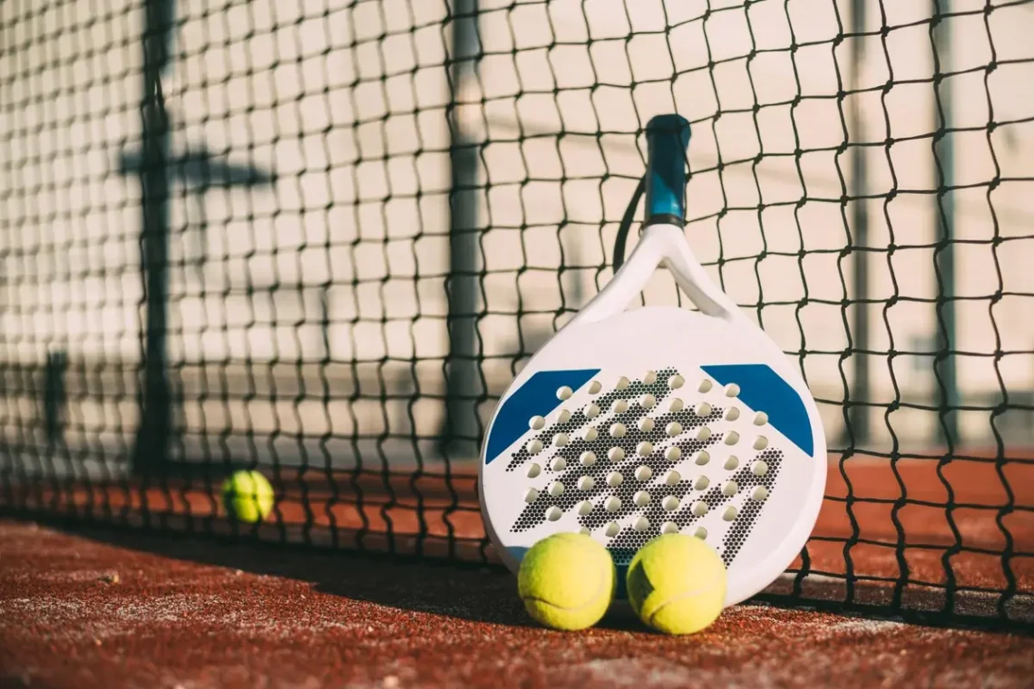 Padel lagi naik daun! Simak 10 gear wajib yang harus kamu punya agar main makin maksimal, nyaman, dan percaya diri di lapangan.